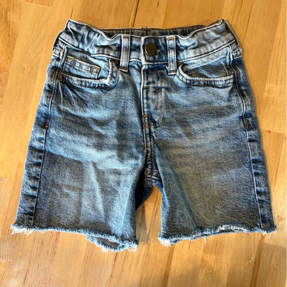 🔆 Bundle items 6 for $30 H&M Denim Shorts - Picture 1 of 6